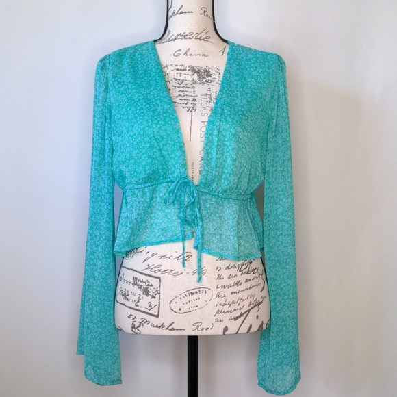 NWT Wild Fable Bell Sleeve Cropped Top Size M - Picture 3 of 12